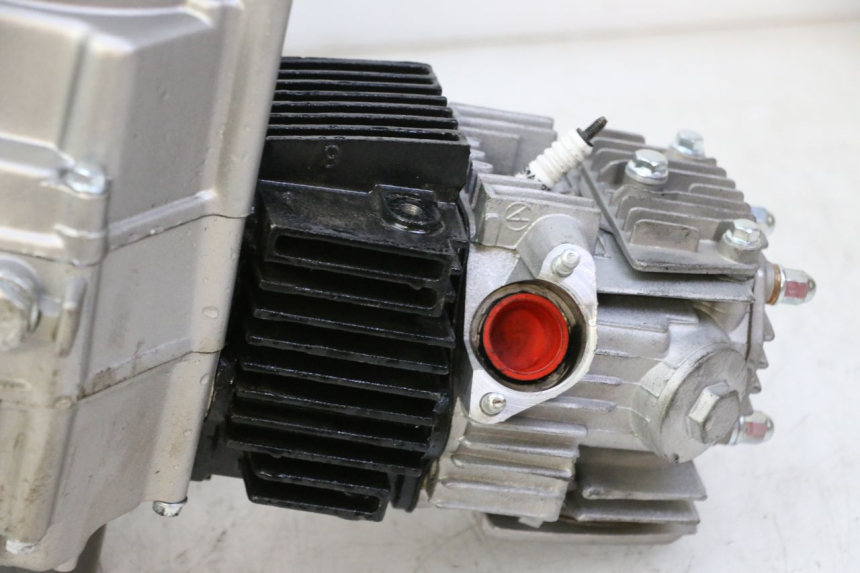 photo de MOTOR APOLLO RFZ 125 - Otra perspectiva