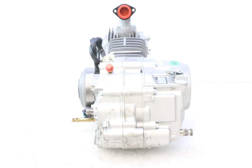 photo de MOTOR APOLLO RFZ 150 - Zoom sobre los componentes
