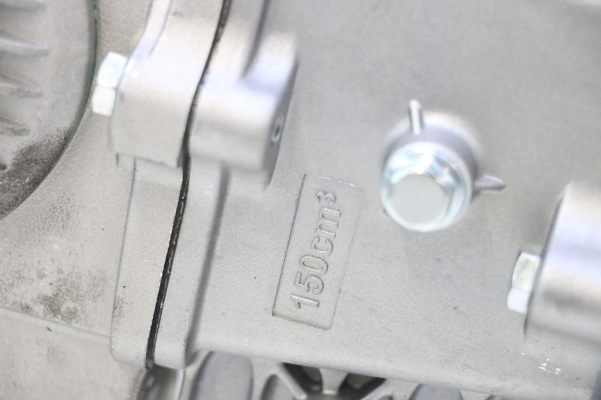 photo de MOTOR APOLLO RFZ 150 - Ángulo de visión alternativo