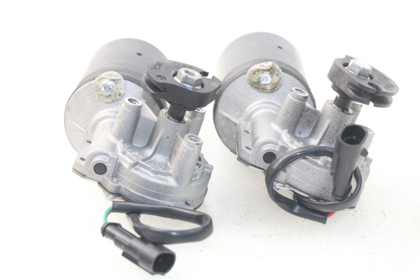 photo de MOTOR ROLL LOCK PEUGEOT METROPOLIS 400 (2017 - 2020) - Primer plano técnico