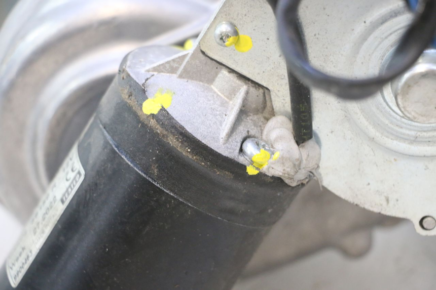 photo de MOTOR ROLL LOCK PIAGGIO MP3 HPE 530 (2022 - 2026) - Características distintivas