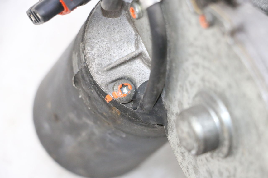 photo de MOTOR ROLL LOCK PIAGGIO MP3 LT 300 (2010 - 2016) - Primer plano de alta resolución