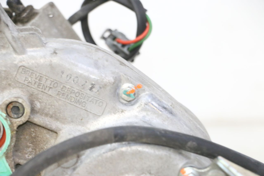 photo de MOTOR ROLL LOCK PIAGGIO MP3 LT 300 (2010 - 2016) - Ángulo de visión alternativo