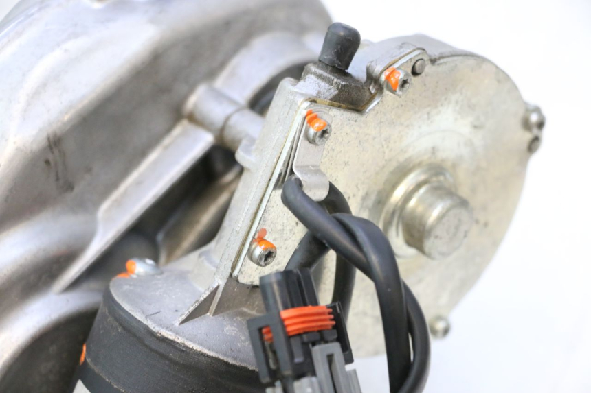photo de MOTOR ROLL LOCK PIAGGIO MP3 LT 300 (2010 - 2016) - Características distintivas