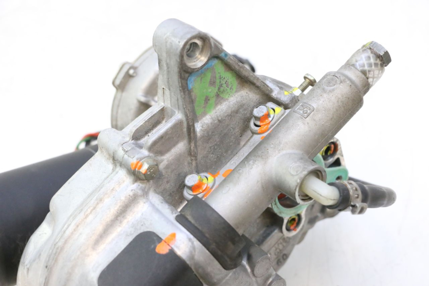 photo de MOTOR ROLL LOCK PIAGGIO MP3 LT 300 (2010 - 2016) - Detalles de los puntos de fijación