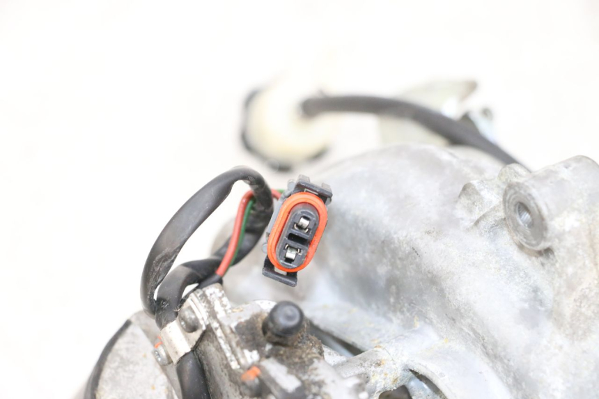 photo de MOTOR DE BLOQUEO DE RODILLO PIAGGIO MP3 RL 250 (2006 - 2010) - Zoom estado de uso