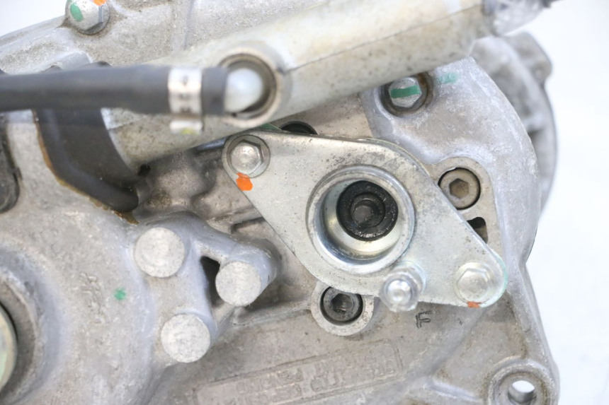 photo de MOTOR ROLL LOCK PIAGGIO MP3 500 (2016 - 2018) - Primer plano de alta resolución