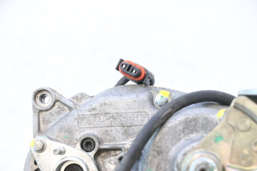 photo de MOTOR ROLL LOCK PIAGGIO MP3 500 (2016 - 2018) - Primer plano de alta resolución