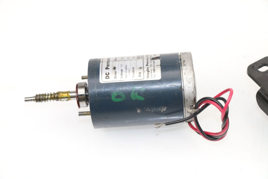 photo de MOTOR ROLL LOCK PEUGEOT METROPOLIS 400 (2011 - 2016) - Otra perspectiva