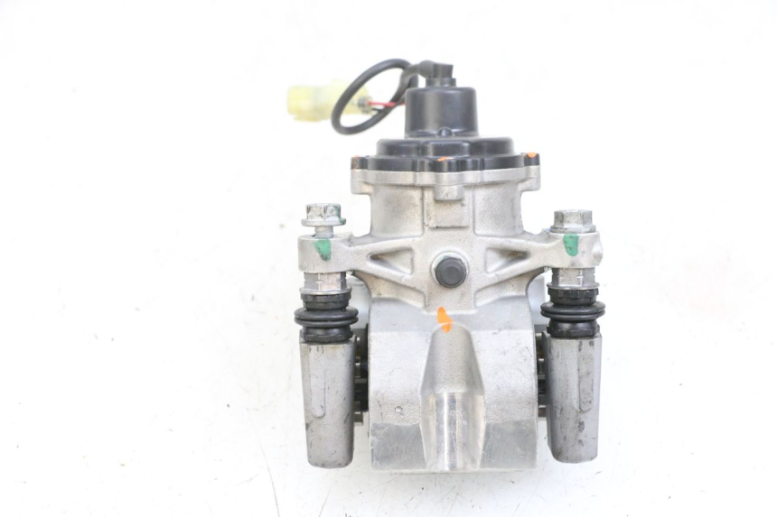 photo de MOTOR ROLL LOCK YAMAHA TRICITY 300 (2020 - 2024) - Estado de la superficie y material