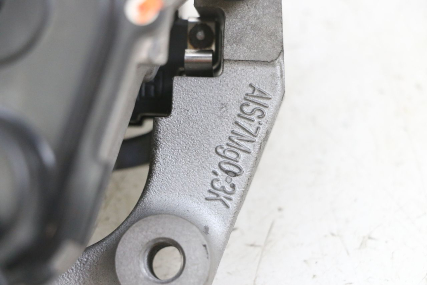 photo de MOTOR ROLL LOCK YAMAHA TRICITY 300 (2020 - 2024) - Marcados y referencias originales