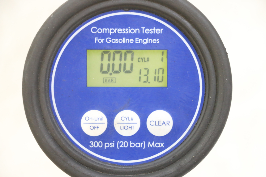 photo de MOTOR ROYAL ENFIELD HYMALAYAN 410 (2016 - 2023) - Enfoque en la estructura