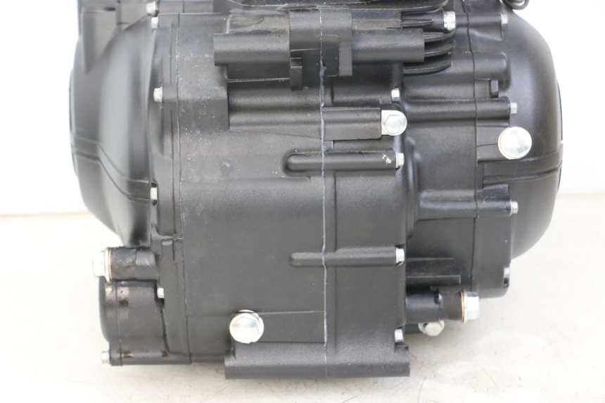 photo de MOTOR ROYAL ENFIELD SCRAM 411 (2022 - 2024) - Características distintivas