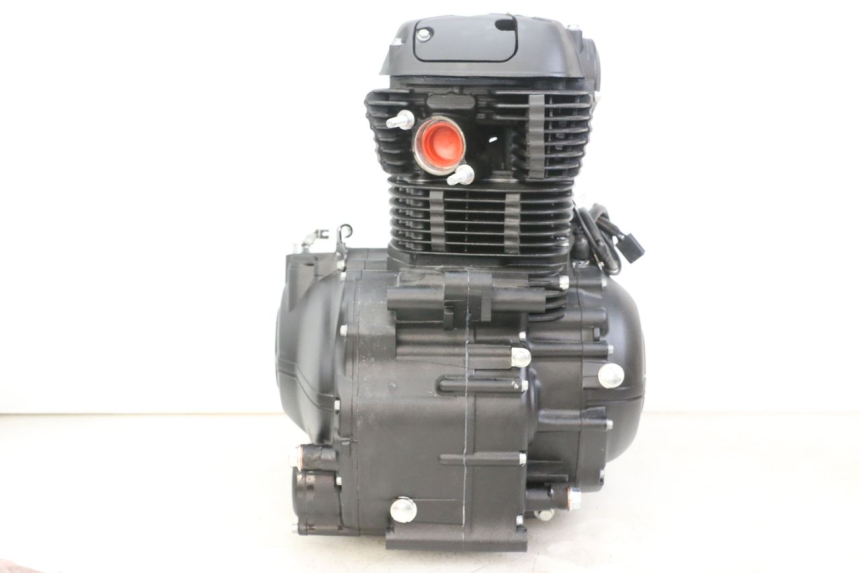 photo de MOTOR ROYAL ENFIELD SCRAM 411 (2022 - 2024) - Primer plano de alta resolución