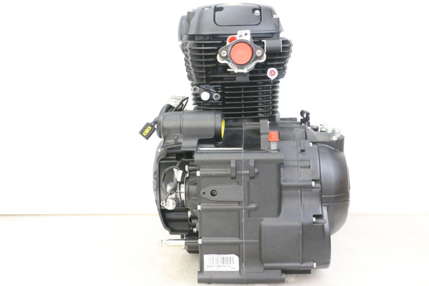 photo de MOTOR ROYAL ENFIELD SCRAM 411 (2022 - 2024) - Estado de la superficie y material