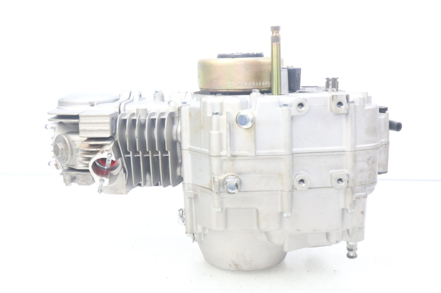 photo de MOTOR APOLLO RXF 125 - Otra perspectiva