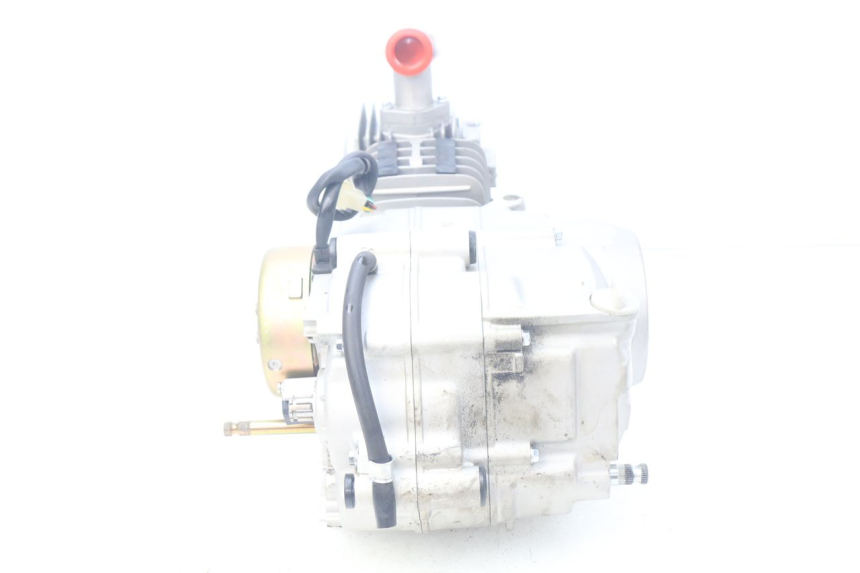 photo de MOTOR APOLLO RXF 125 - Detalles de los puntos de fijación