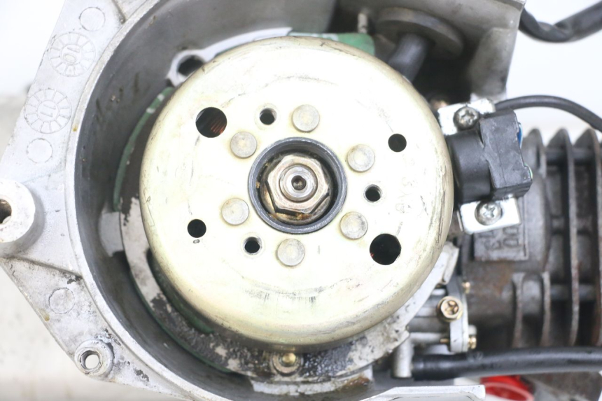 photo de MOTOR KEEWAY RY6 2T 50 (2011 - 2019) - Zoom sobre los componentes