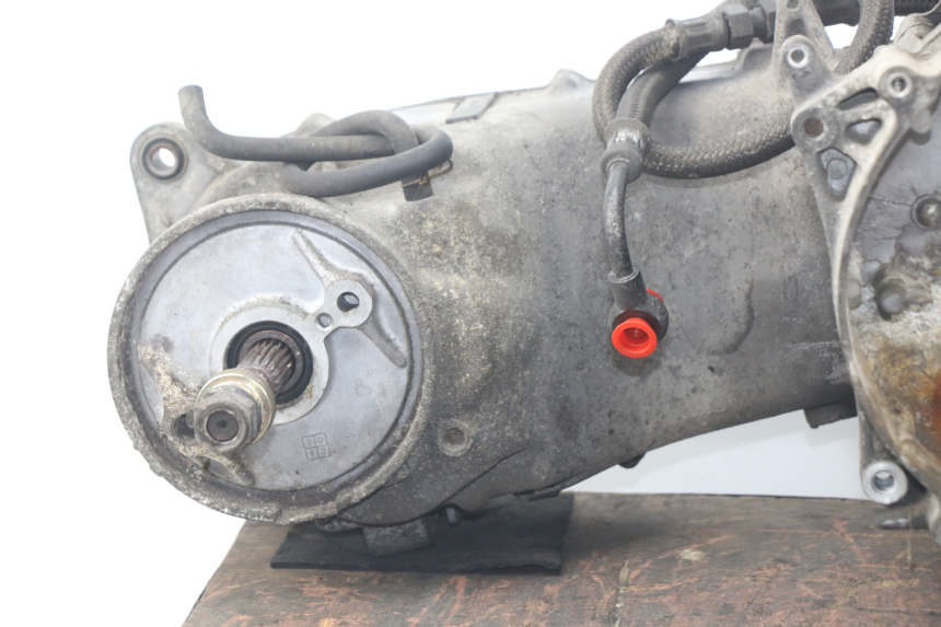 photo de MOTOR DAELIM S2 125 (2006 - 2007) - Detalles de los puntos de fijación