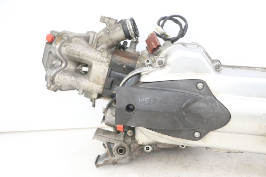photo de MOTOR PEUGEOT SATELIS 125 (2013 - 2018) - Enfoque en la estructura