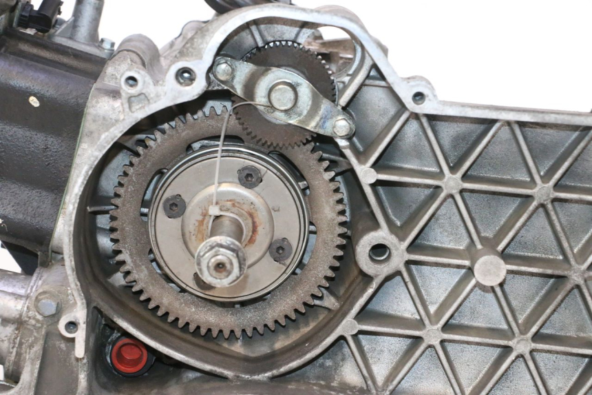photo de MOTOR PEUGEOT SATELIS 125 (2013 - 2018) - Detalles de los puntos de fijación