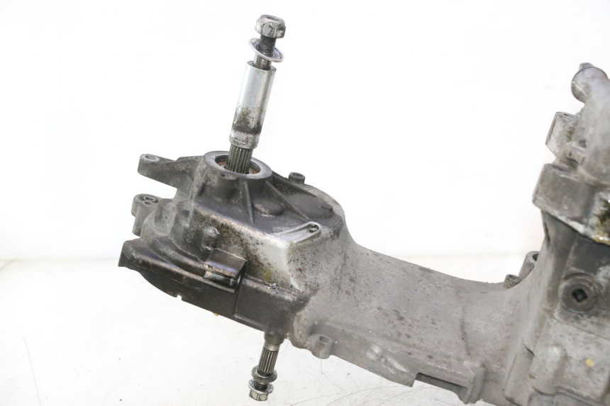 photo de MOTOR PEUGEOT SATELIS 125 (2013 - 2018) - Detalles de los puntos de fijación