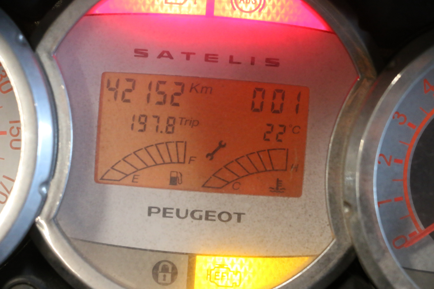 photo de MOTOR PEUGEOT SATELIS 125 (2006 - 2009) - Zoom estado de uso