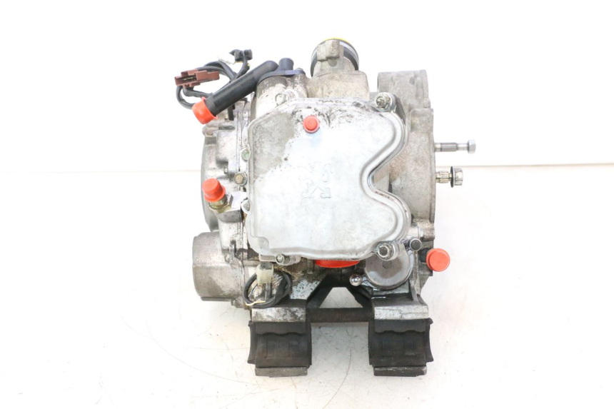 photo de MOTOR PEUGEOT SATELIS 125 (2006 - 2009) - Detalles de los puntos de fijación