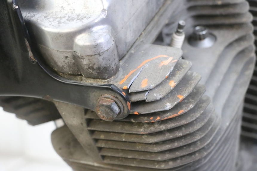 photo de MOTOR HARLEY DAVIDSON SPORTSTER XL CUSTOM 883 (1999 - 2006) - Otra perspectiva