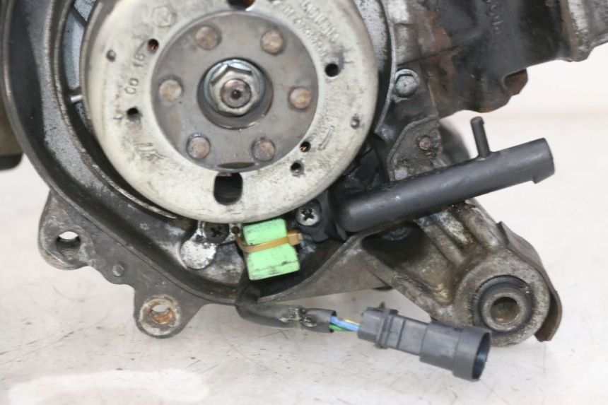 photo de MOTOR APRILIA SR R 2T LC 50 (2018 - 2021) - Ángulo de visión alternativo