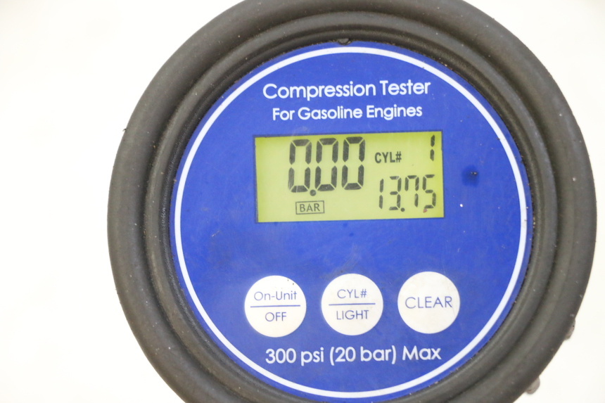 photo de MOTOR HONDA ST PAN EUROPEAN 1300 (2002 - 2013) - Detalles de los puntos de fijación