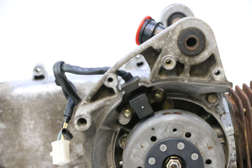 photo de MOTOR PEUGEOT STREETZONE NAKED 2T 50 (2014 - 2018) - Inspección visual detallada