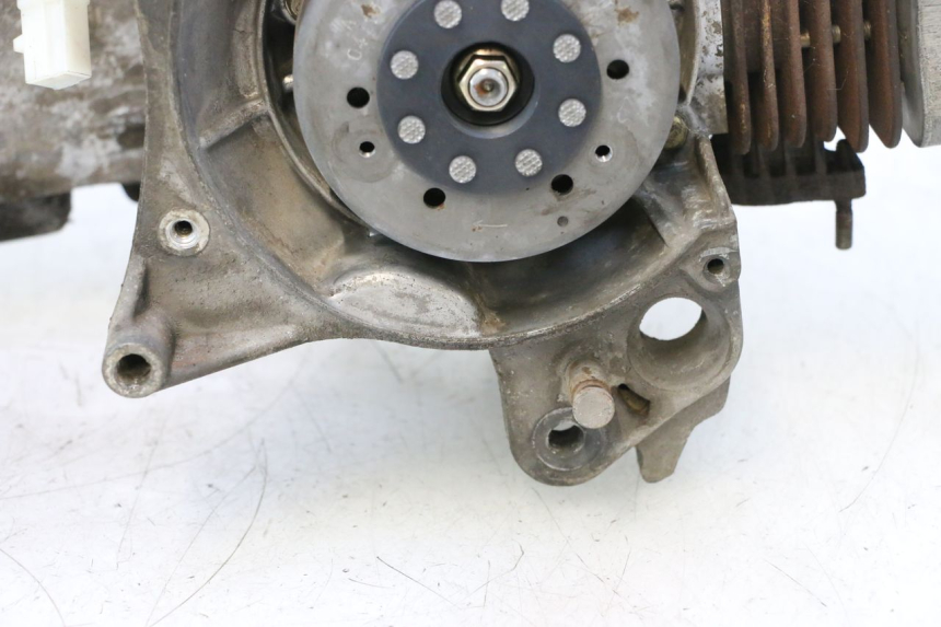 photo de MOTOR PEUGEOT STREETZONE NAKED 2T 50 (2014 - 2018) - Enfoque en la estructura