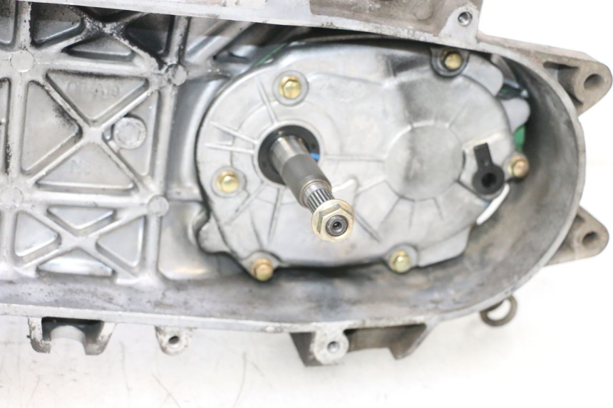 photo de MOTOR PEUGEOT STREETZONE NAKED 2T 50 (2014 - 2018) - Otra perspectiva