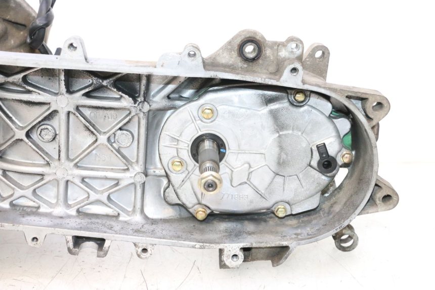 photo de MOTOR PEUGEOT STREETZONE NAKED 2T 50 (2014 - 2018) - Detalles de los puntos de fijación