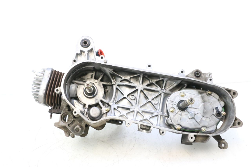 photo de MOTOR PEUGEOT STREETZONE NAKED 2T 50 (2014 - 2018) - Detalles de los puntos de fijación