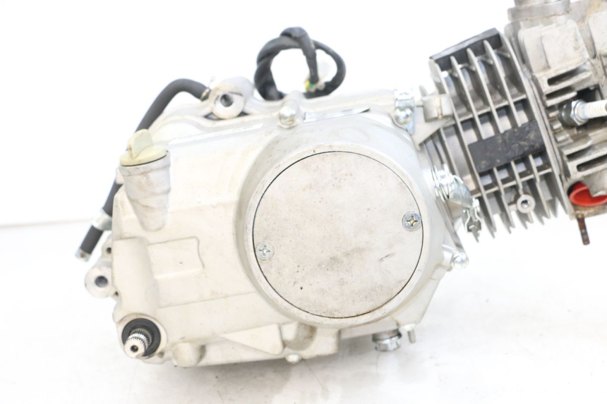 photo de MOTOR MINI MX SX 125 - Detalles de los puntos de fijación