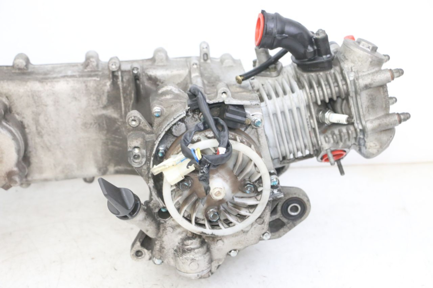 photo de MOTOR PEUGEOT TWEET 4T 50 (2014 - 2019) - Características distintivas