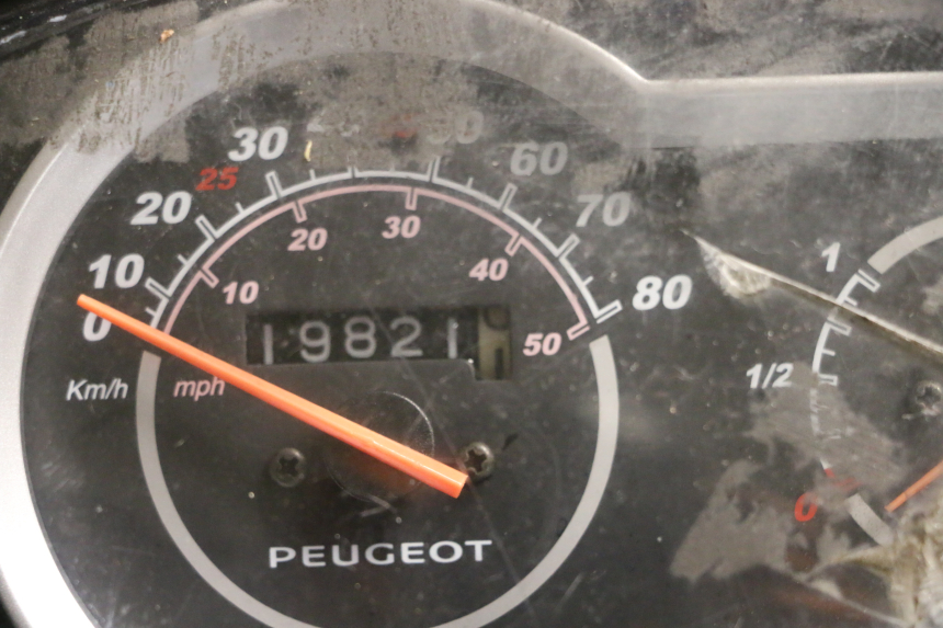 photo de MOTOR PEUGEOT TWEET 4T 50 (2018 - 2022) - Zoom estado de uso