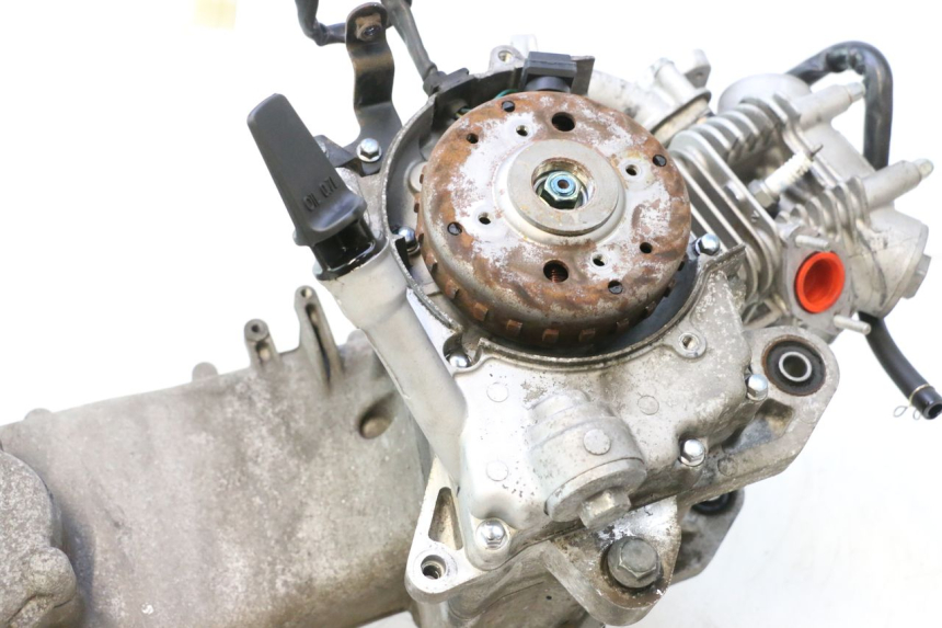 photo de MOTOR PEUGEOT TWEET 4T 50 (2018 - 2022) - Detalles de los puntos de fijación