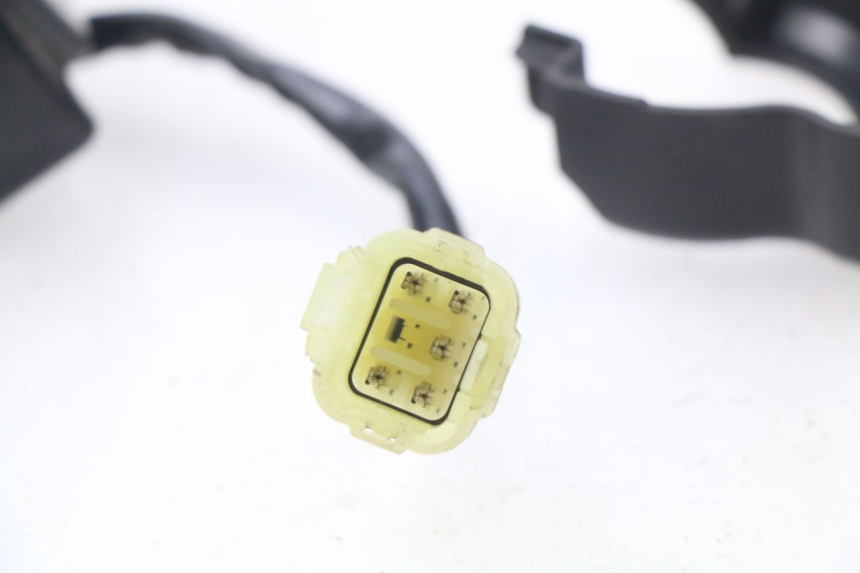 photo de MOTOR VALVULAS ESCAPE HONDA CBR RR FIREBLADE 1000 (2006 - 2007) - Otra perspectiva