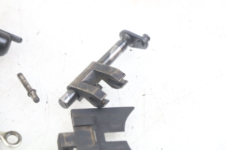 photo de MOTOR VALVULAS ESCAPE KAWASAKI KX 85 (2001 - 2013) - Detalles de los puntos de fijación