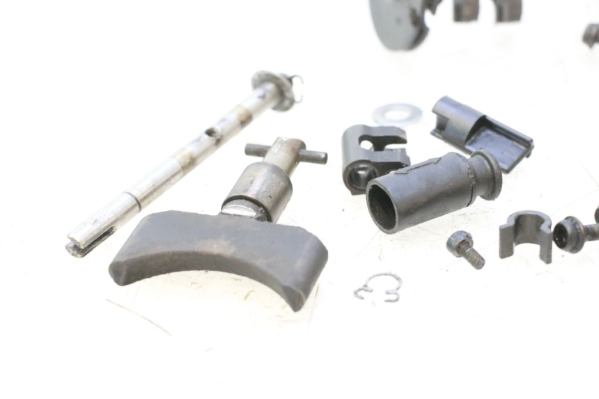 photo de MOTOR VALVULAS ESCAPE YAMAHA WAVE RUNNER GP R 1200 (2000 - 2003) - Detalles de los puntos de fijación