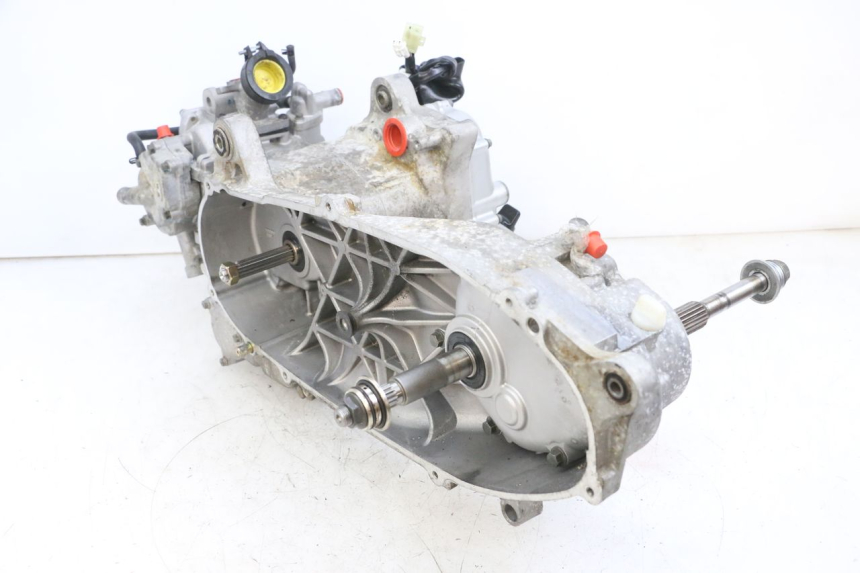 photo de MOTOR YAMAHA XMAX X-MAX 125 (2006 - 2009) - Estado de la superficie y material