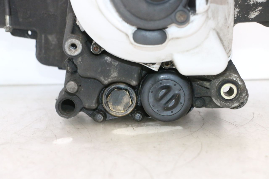 photo de MOTOR PIAGGIO X9 AMALFI 180 (2000 - 2003) - Enfoque en la estructura