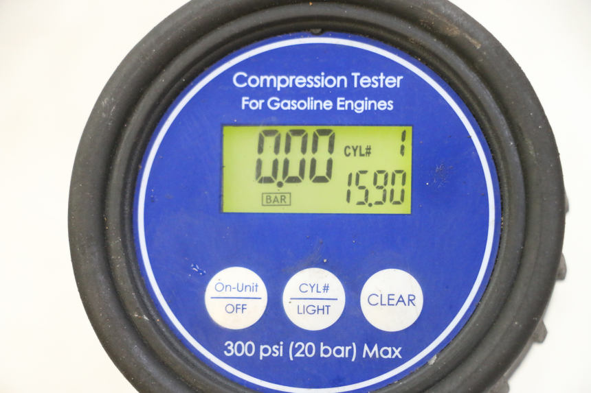 photo de MOTOR YAMAHA XJ6 ABS 600 (2008 - 2016) - Detalles de los puntos de fijación