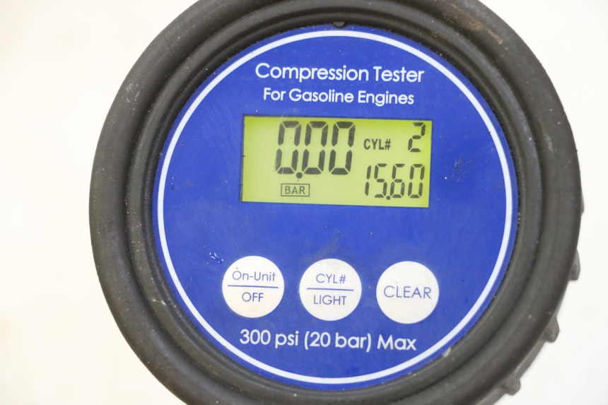 photo de MOTOR YAMAHA XJ6 ABS 600 (2008 - 2016) - Estado de la superficie y material