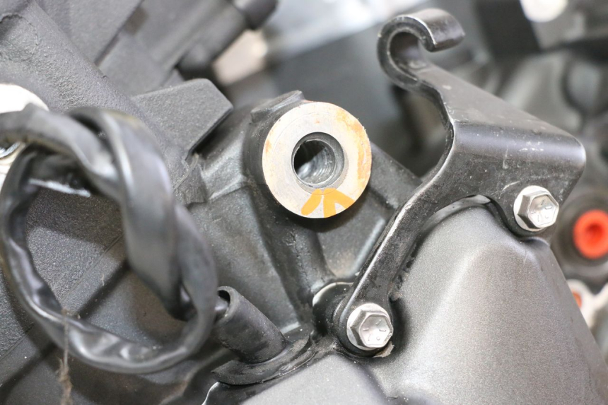 photo de MOTOR YAMAHA XJ6 ABS 600 (2008 - 2016) - Detalles de los puntos de fijación