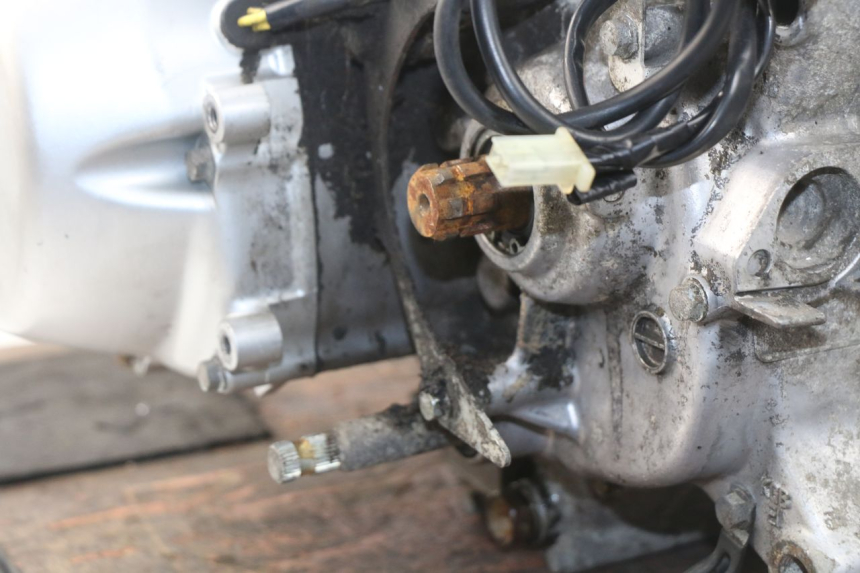 photo de MOTOR HONDA XLV VARADERO 125 (2000 - 2006) - Detalles de los puntos de fijación