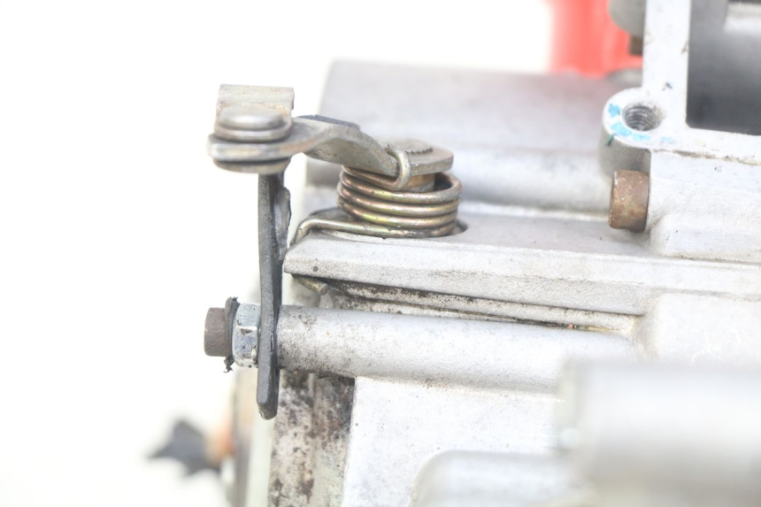 photo de MOTOR PEUGEOT XP6 50 (1997 - 2003) - Enfoque en la estructura